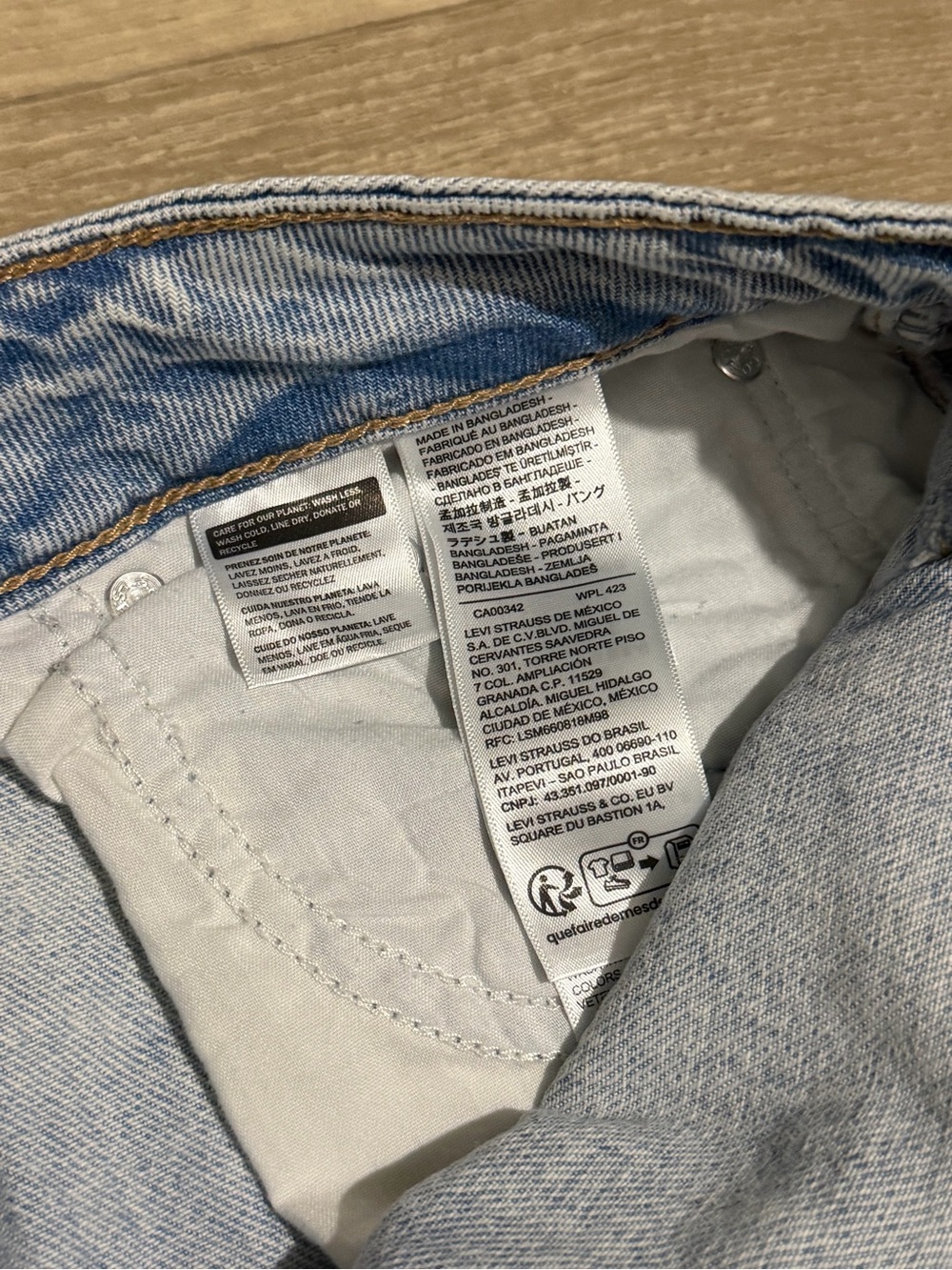 Levi's Women's Low-Rise Superlow Loose Jeans - Abraided Art 28x32 - Picture 10 of 16